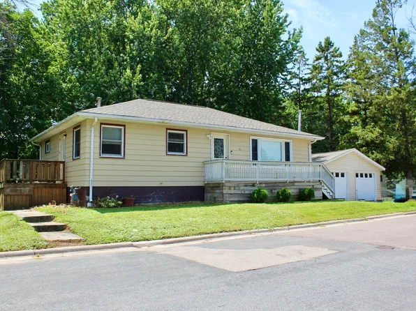 129 4th St NE, Blooming Prairie, MN 55917