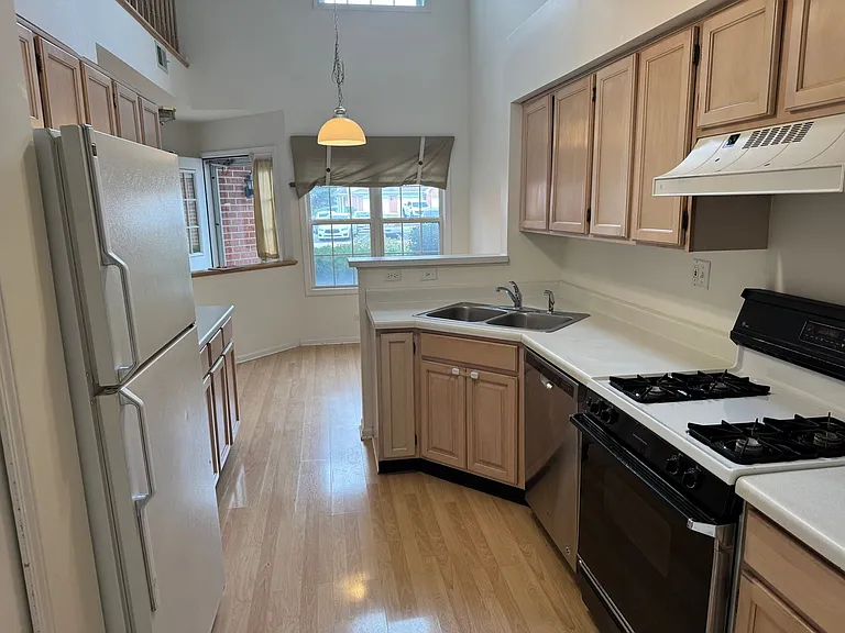 234 Birmingham Ct #234 — Photo 3