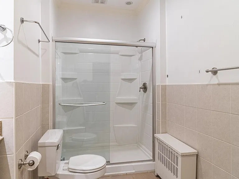 129 Chiswick Rd #6A — Photo 8
