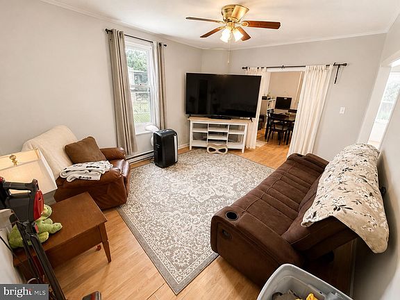 5th image of 835 Chestnut St