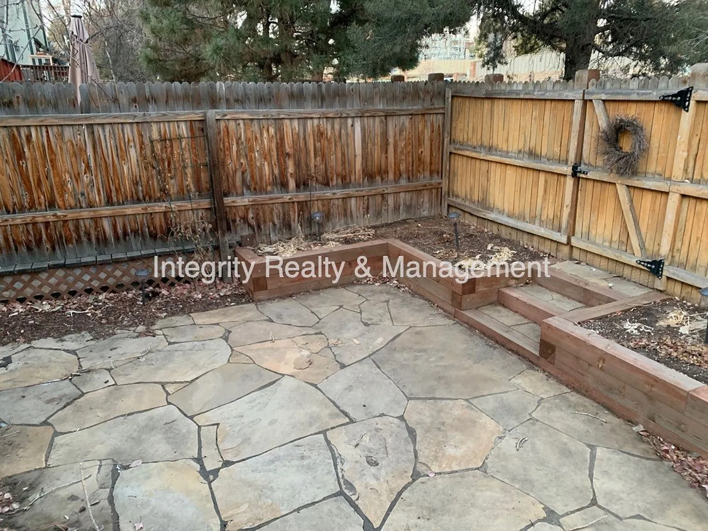 2 Bed/3 Bath, 2063 Sqft - 6418 S Hudson St — Photo 3