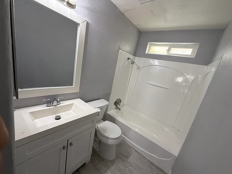 2255 E Sunrise Ln #B — Photo 32