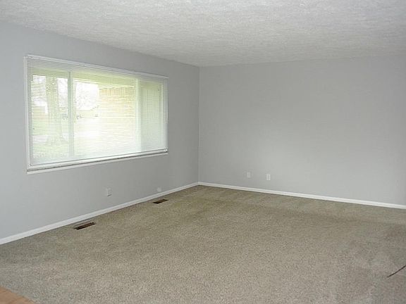 3rd image of 3021 Santiago Dr