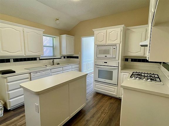 2nd image of 1415 Woodmont Dr #1415