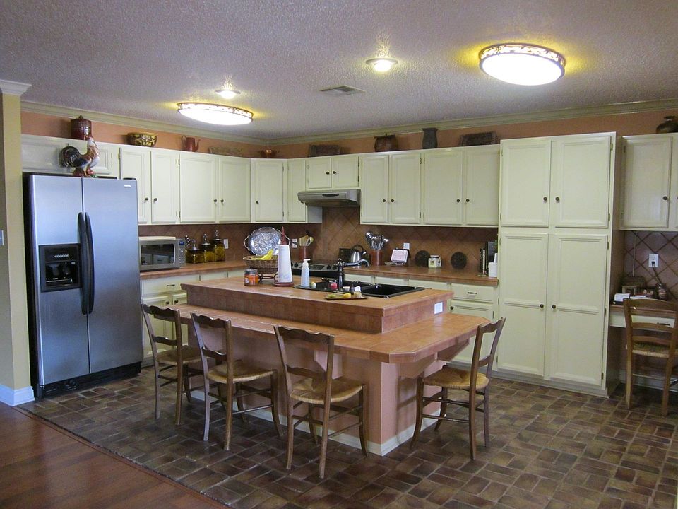 2nd image of 2501 Peace Dr