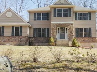 272 Aspen Dr, Milford, PA 18337