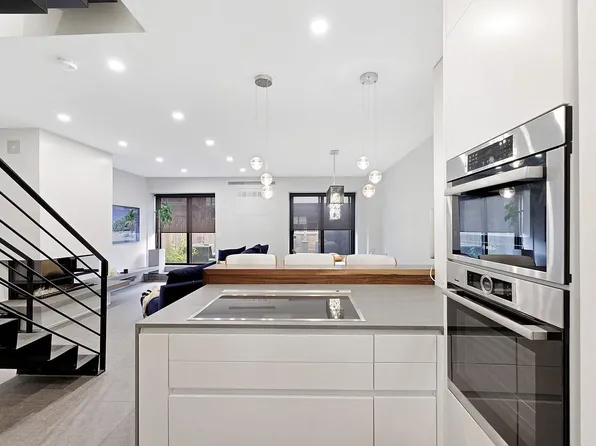 529 W 42nd St APT 7J, New York, NY 10036