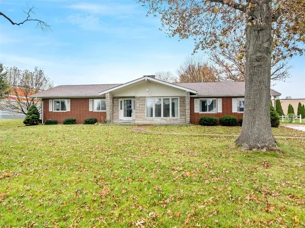 745 N Market St, Waterloo, IL 62298