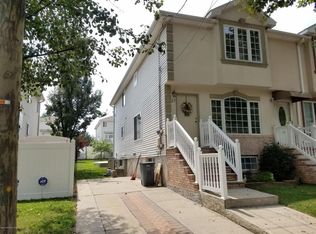 27 Harris Ln, Staten Island, NY 10309