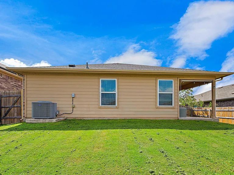 5916 Montrelia Dr — Photo 28