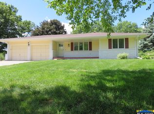 8168 Spaulding Cir, Omaha, NE 68134