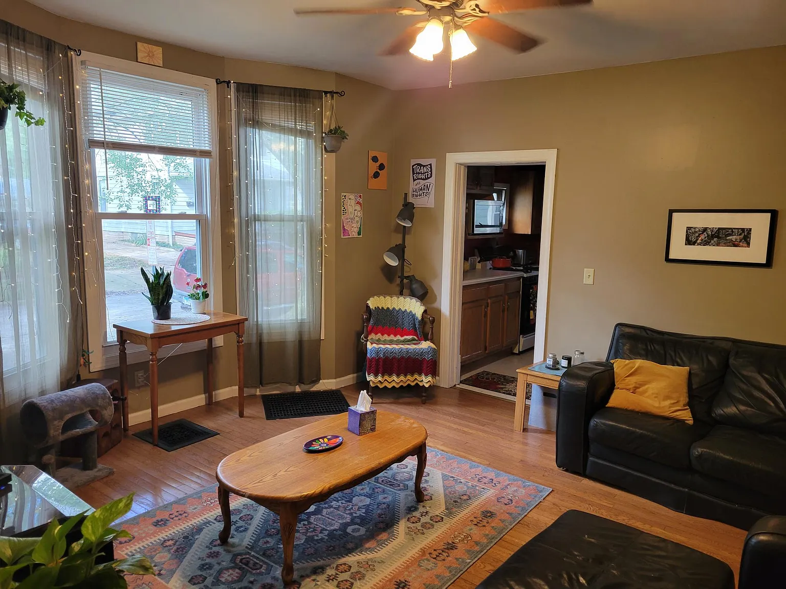 5 bed, 2300 sqft, $2,600 — Photo 2