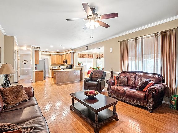 2nd image of 6253 Oscar Ct