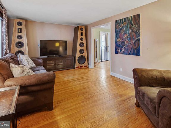 4th image of 114 Laurel Ln
