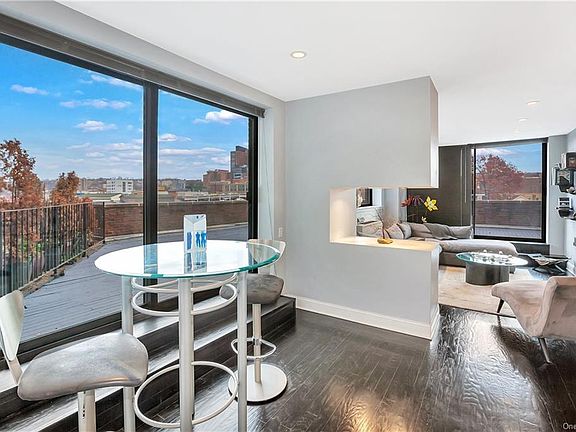 3rd image of 23 Water Grant St APT 8E