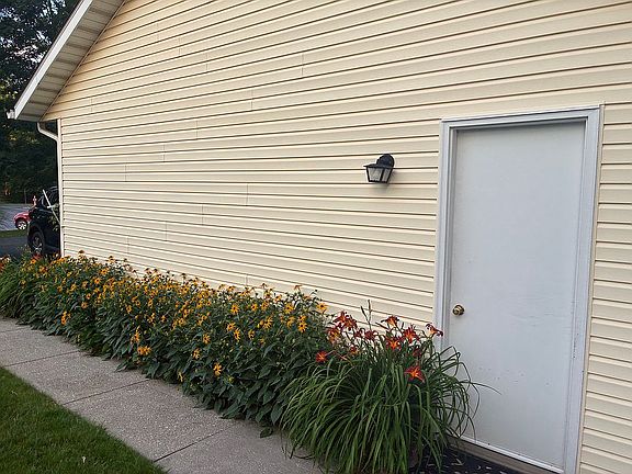 garden along garage