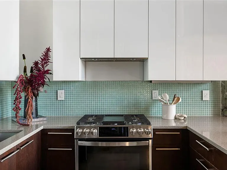 170 Boulevard SE #E221 — Photo 16