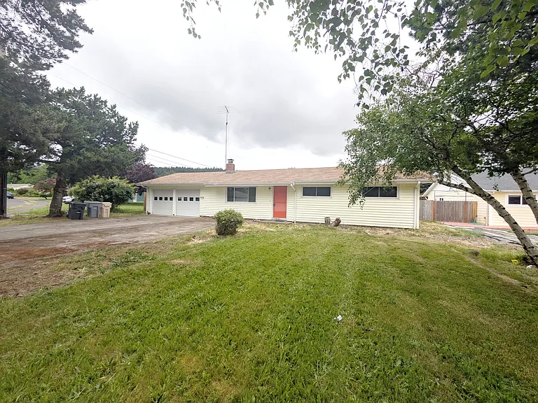 1117 NW Oak Ave — Photo 1