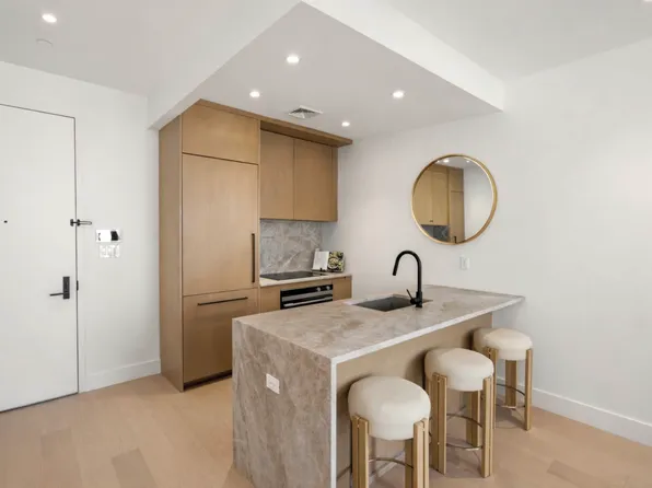 772 Metropolitan Avenue image 1 of 10