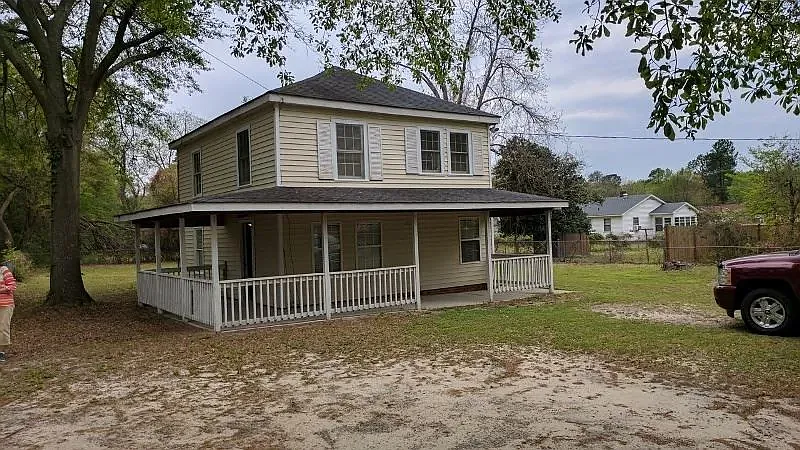 3 bed, 1184 sqft, $1,700 — Photo 3