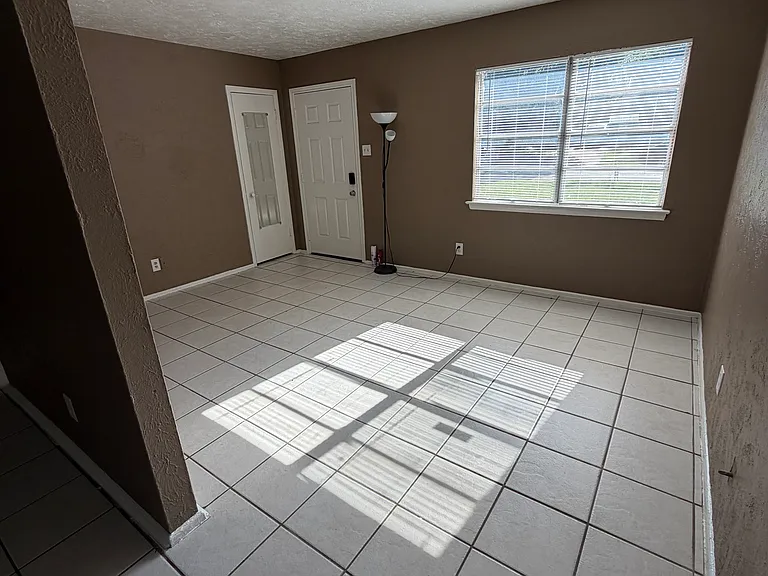 820 Milam Dr — Photo 9