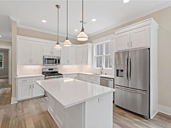 3rd image of 212 Menendez Ave