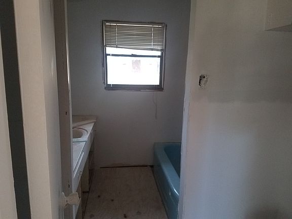 4th image of 113 N Hearon Dr