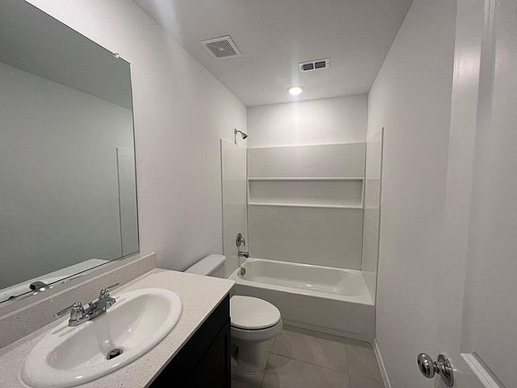 4th image of 2903 Greenhorn Ave