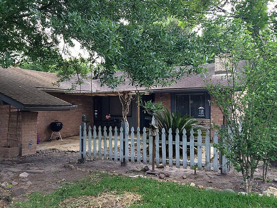 Adorable home in the perfect location!