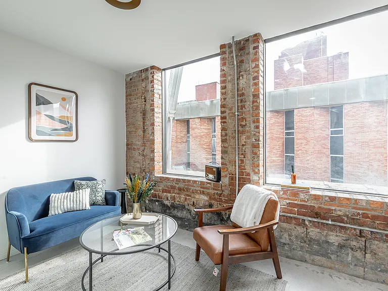 117 E 7th St #206 — Photo 5