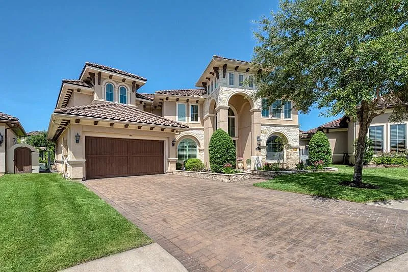 4 bed, 3.5 bath, 4593 sqft, $8,500 — Photo 4