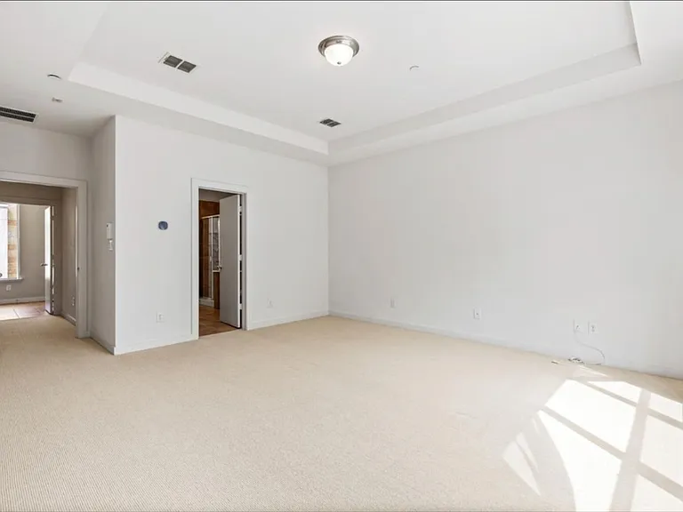 3800 Holland Ave #8 — Photo 18