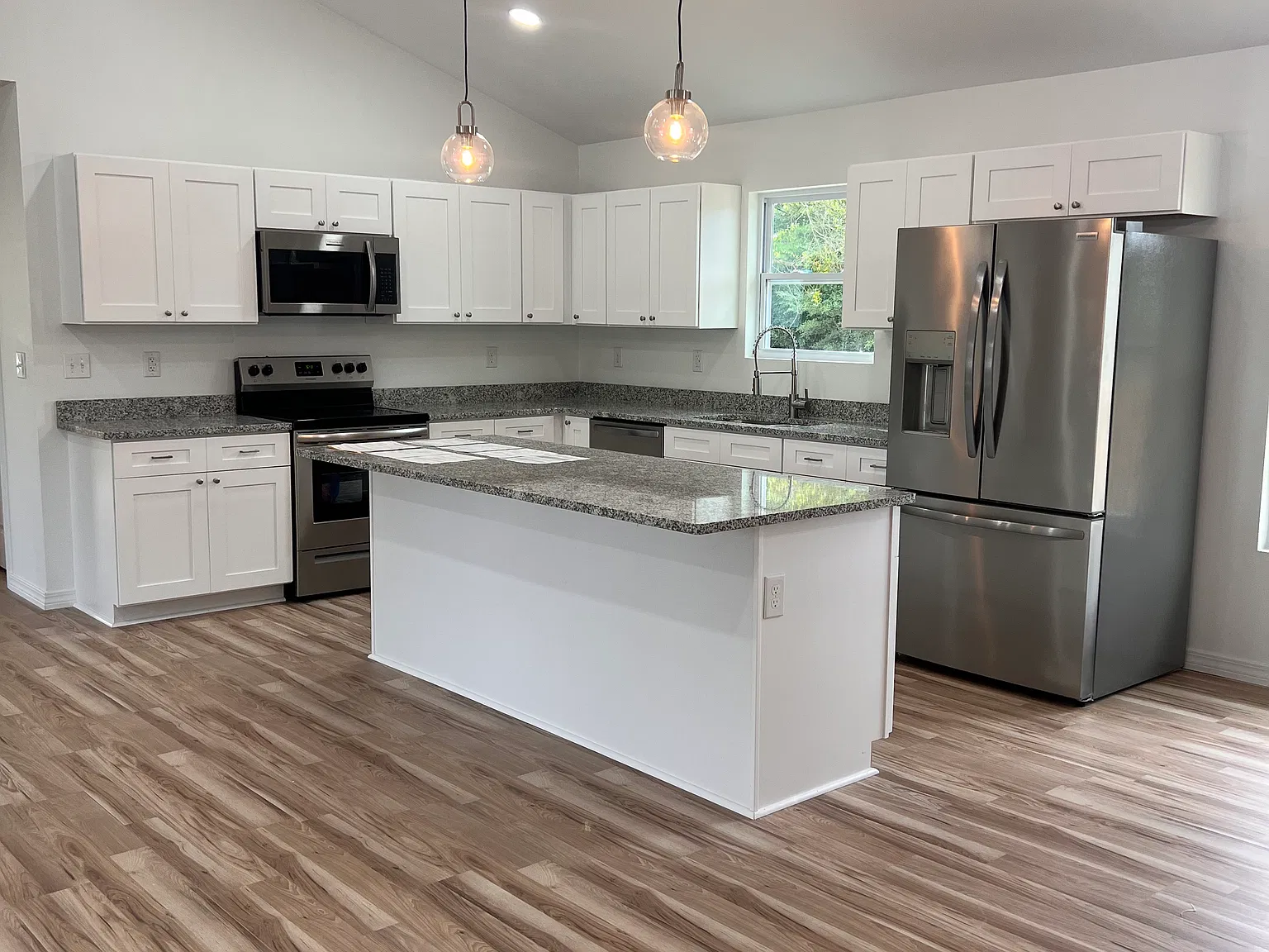 922 Oakwood Lakes Blvd — Photo 3