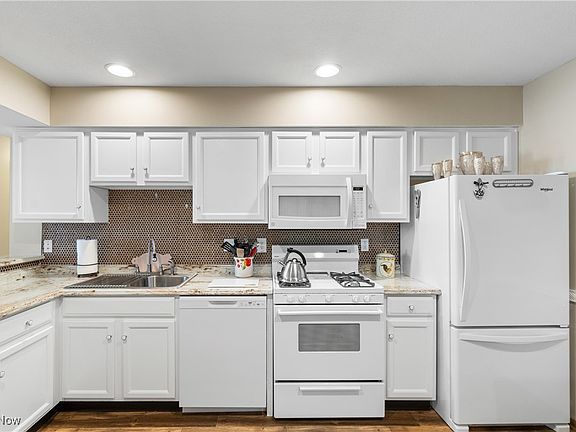 5th image of 1401 Willow Brook Dr NE