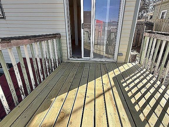 2nd image of 115 S Myrtle St