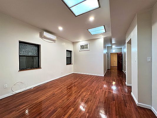 2nd image of 215 E Broadway #2RR