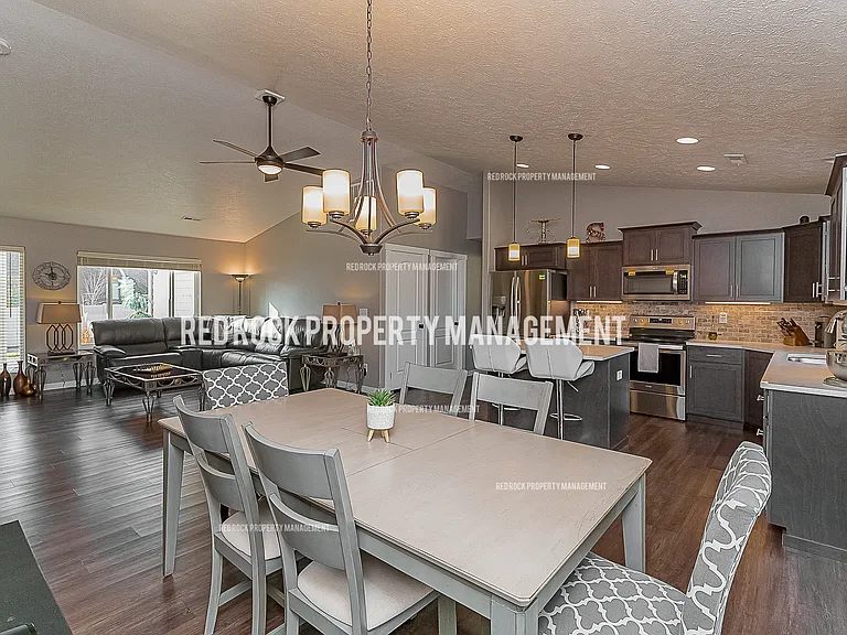 18431 E Selkirk Estates Rd — Photo 9