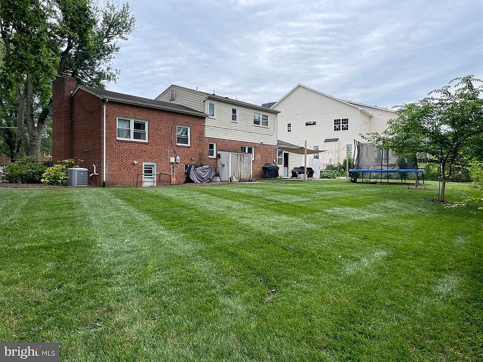2nd image of 6920 Poppy Dr