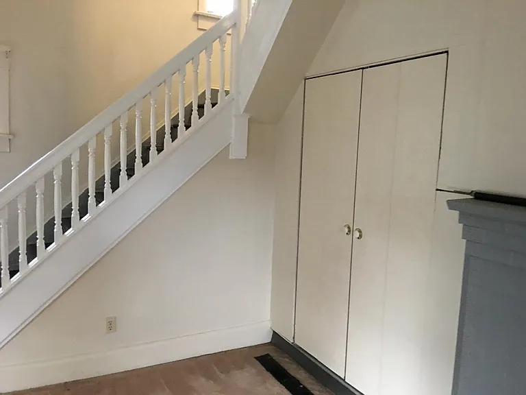 135 Rhodes Ave — Photo 6
