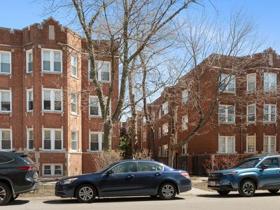 3851 N Kedvale Ave APT E2, Chicago, IL, 60641