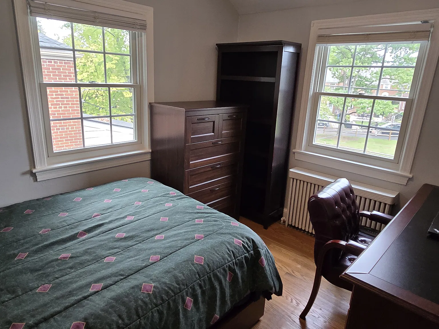 3 bed, 1800 sqft, $1,900 — Photo 1