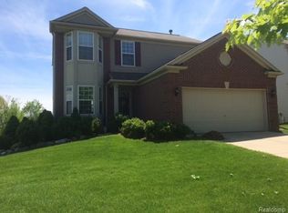 863 Deer Valley Rd, Holly, MI 48442