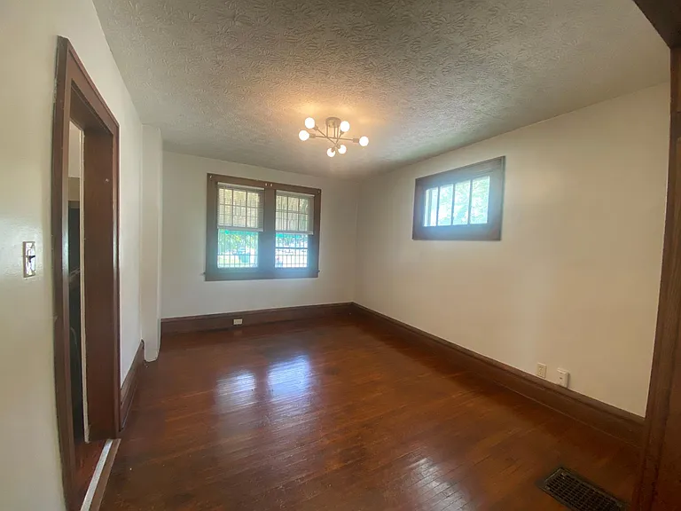 1347 Gault St — Photo 16