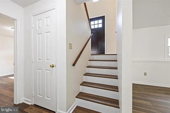 136 Nightingale Ave — Photo 19