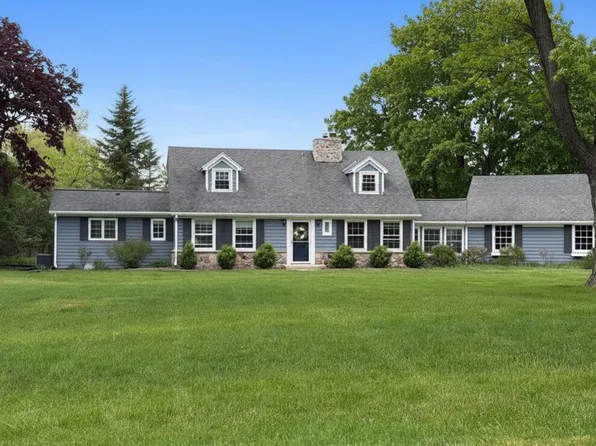 306 E North Point ROAD, Mequon, WI 53092