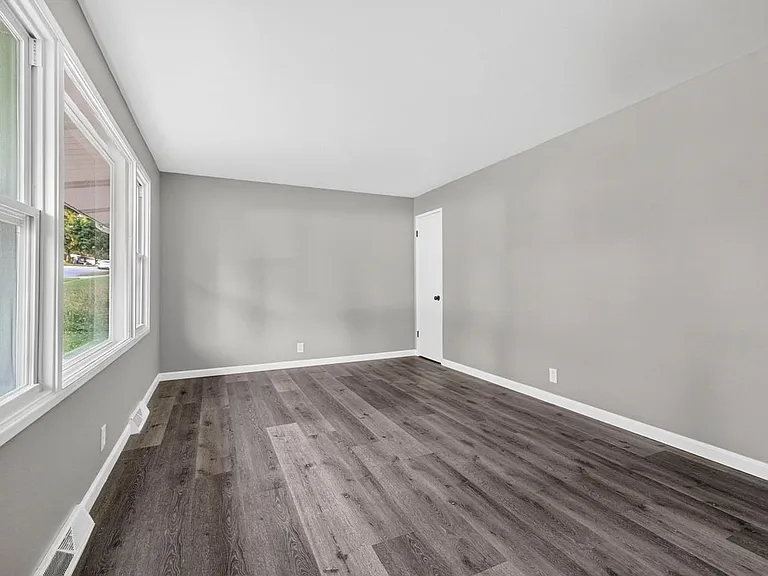 9219 Ellison Dr — Photo 3