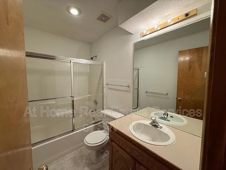 3324A S Leawood Ave — Photo 7