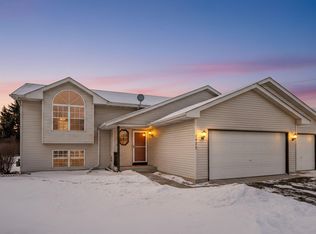 1477 Creekside Dr, Waconia, MN 55387