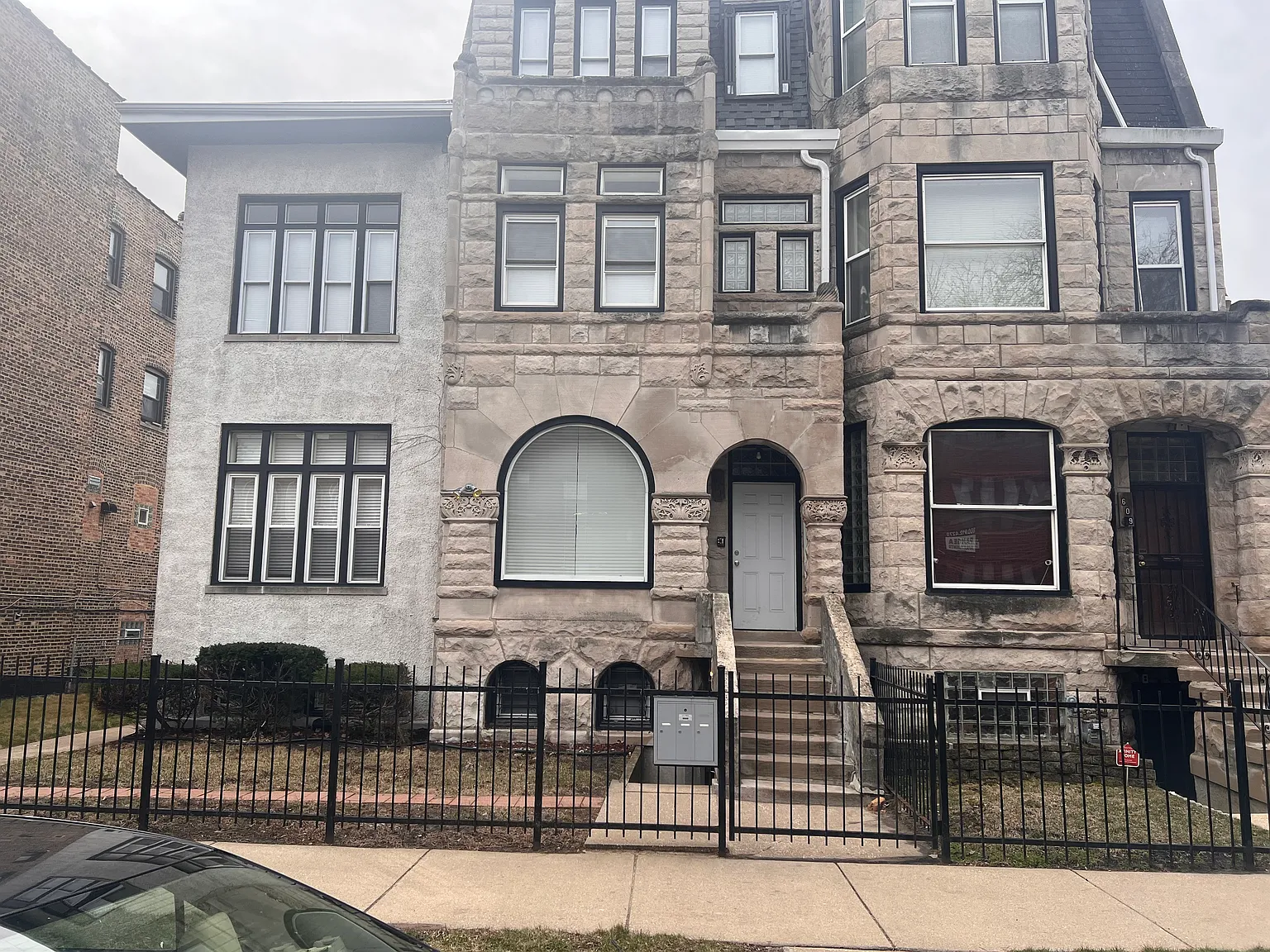 611 E 50th Pl #G photo 1