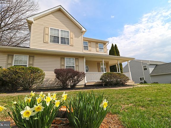 3rd image of 220 Pennford Pl